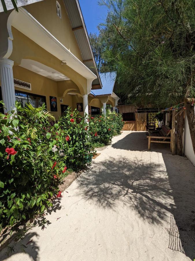 Mkadi Beach House Otel Nungwi Dış mekan fotoğraf