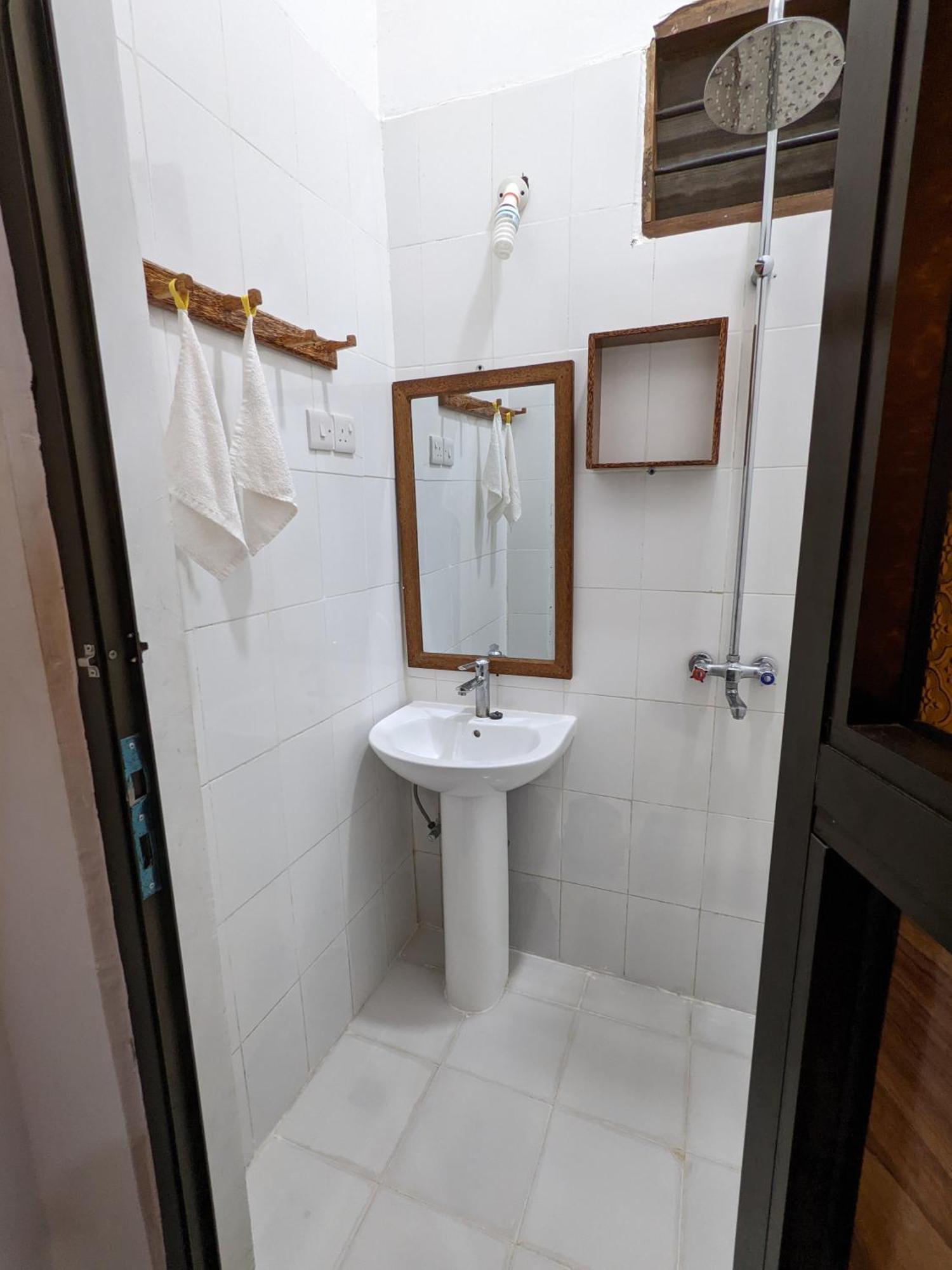 Mkadi Beach House Otel Nungwi Oda fotoğraf