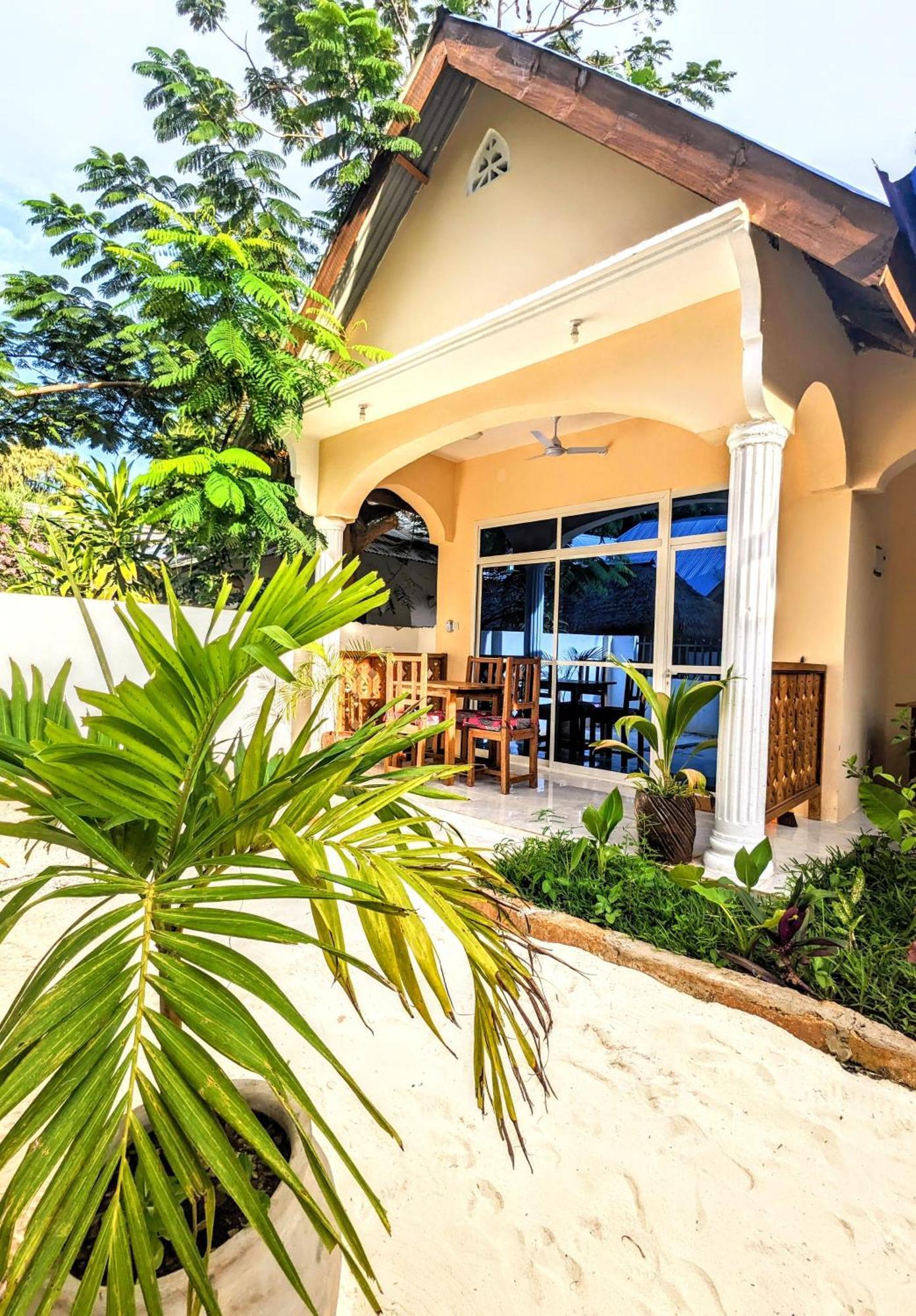 Mkadi Beach House Otel Nungwi Dış mekan fotoğraf